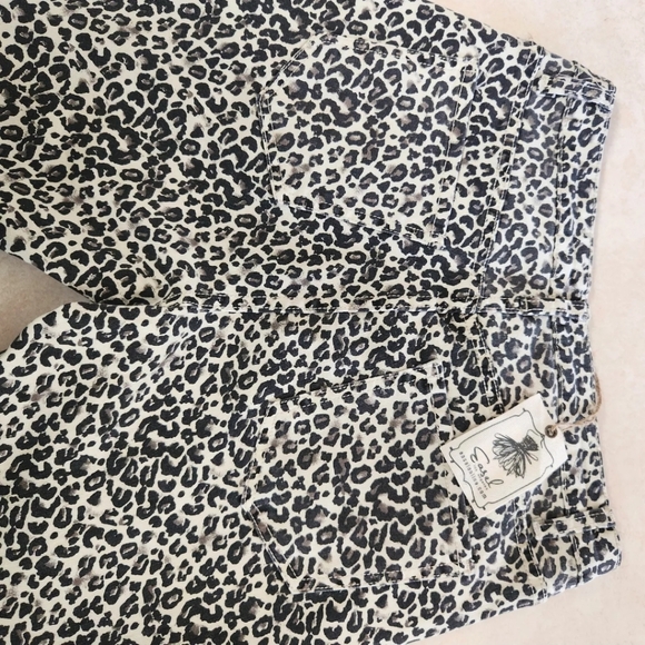 EASEL Womens Button Zip Distressed Leopard Animal Print BELL BOTTOMS Denim Jeans - Picture 6 of 10